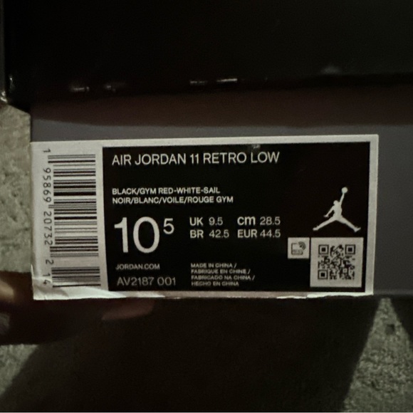 Pre-owned Shoes willing to sale for $100 -$ 90. - Picture 8 of 9